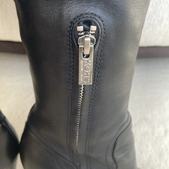 MICHAEL KORS BLACK LEATHER  PLATFORM BOOTS, 5 1/2 M - Picture 4 of 10